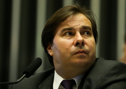 Maia critica atraso na vacinação: 'irresponsabilidade tem limite'