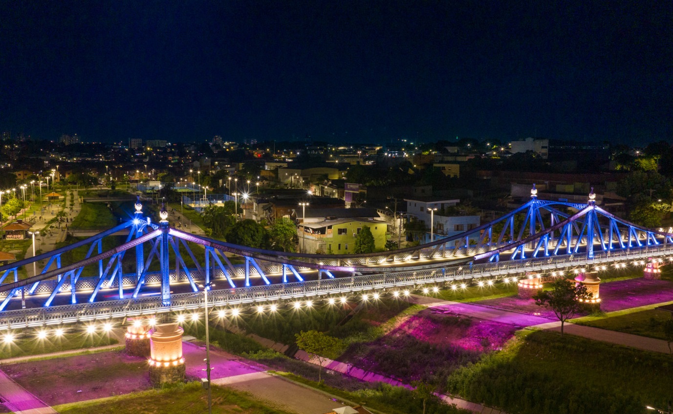 Ponte histórica recebe ajustes finais para ganhar nova iluminação em Manaus