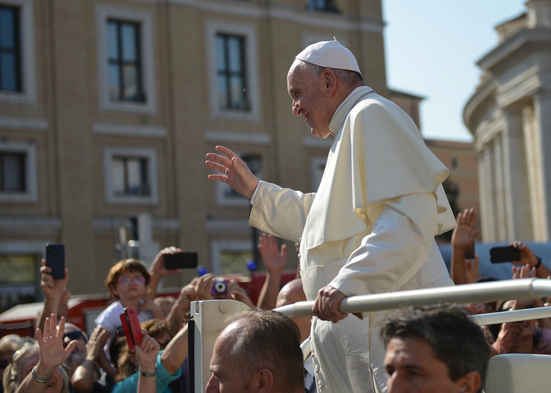 Papa revisa lei da Igreja Católica e amplia regras contra abuso sexual