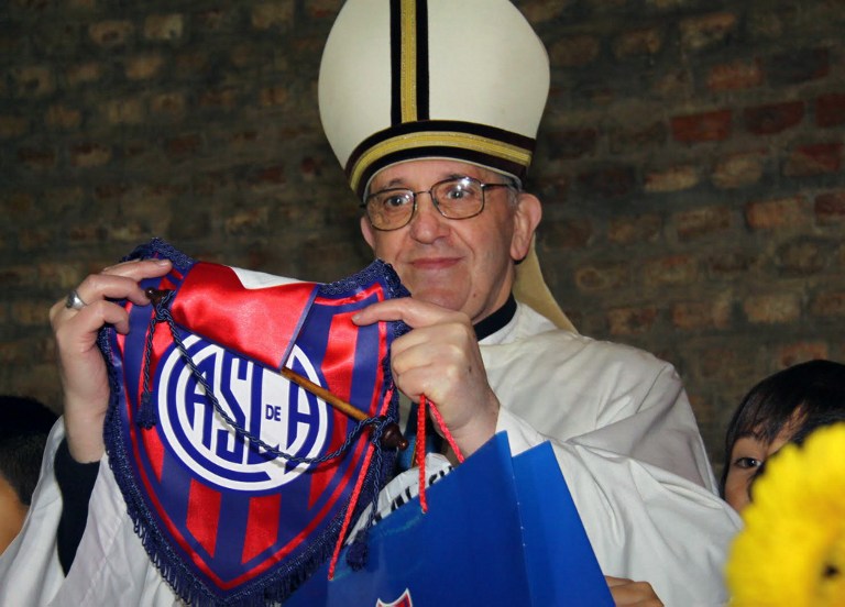 Suspeita de propina afasta presidente do San Lorenzo, time do papa Francisco