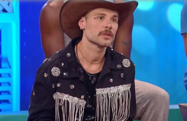 Alex se vinga e manda Vini para a roça em A Fazenda 14