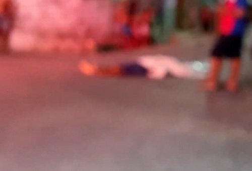 Pistoleiros executam homem no meio da rua em Manaus