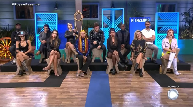 Galisteu dá bronca em peões: 'Cuidado com assuntos delicados'