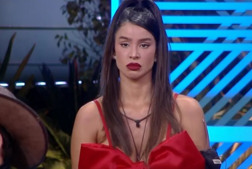 Kerline indica Pétala para a roça após revelar poder da chama verde