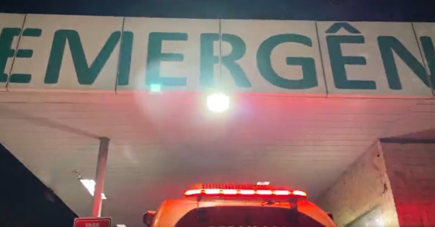 Adolescente é baleado durante assalto em campo de futebol em Manaus