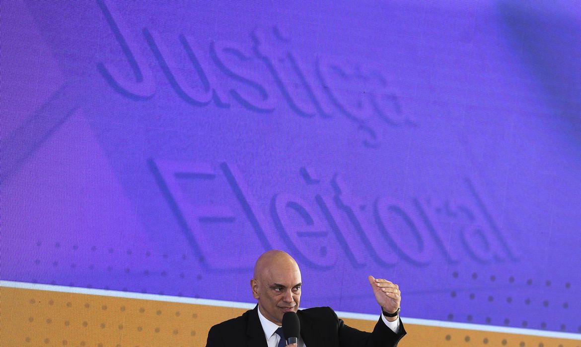 Abstenção diminuiu no 2º turno, afirma Ministro Alexandre de Moraes