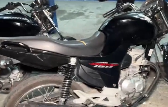 Moto roubada é recuperada após vítima rastrear veículo em Manaus
