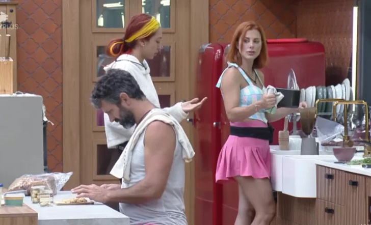 Deborah e Ruivinha trocam farpas: 'Comigo o caos não vai parar nunca'