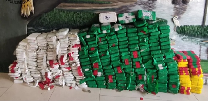 Traficante é preso com mais de 300kg de drogas em barco no Amazonas