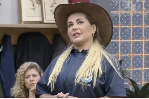 Deolane comemora ao vencer prova do fazendeiro