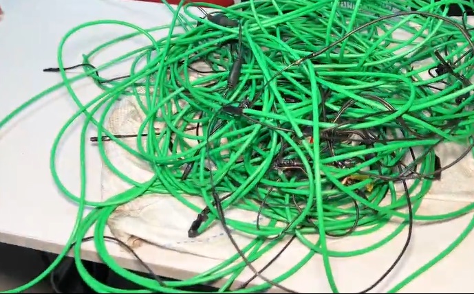 Homem é preso ao roubar cabos de energia de decoração natalina em Manaus