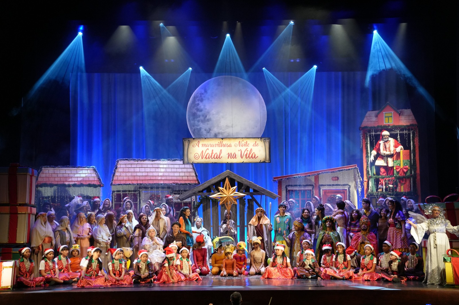 Espetáculo 'O Natal da Vila Caminho' acontece até domingo no Teatro Amazonas