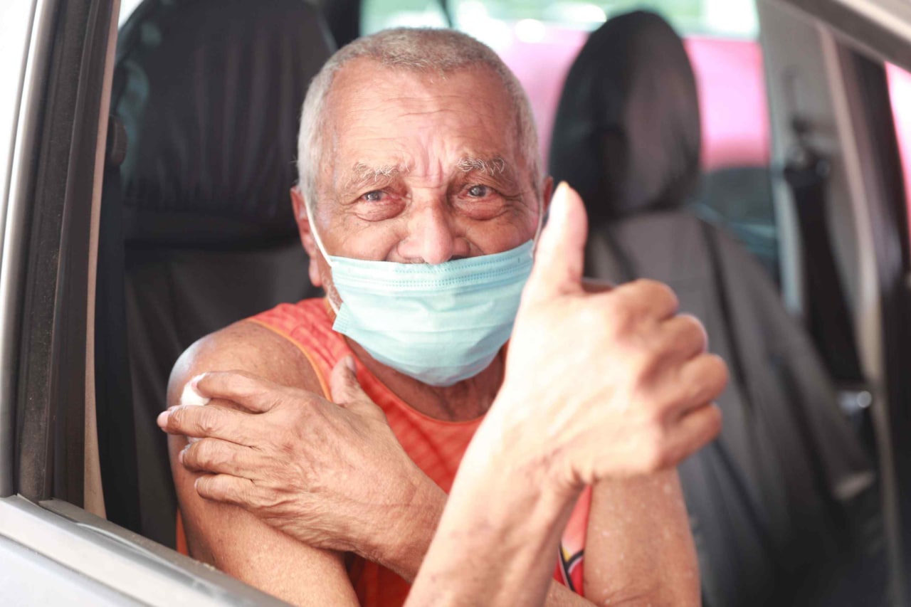 Em apenas 3 horas, mais de 20 mil se vacinam nos pontos estratégicos de Manaus