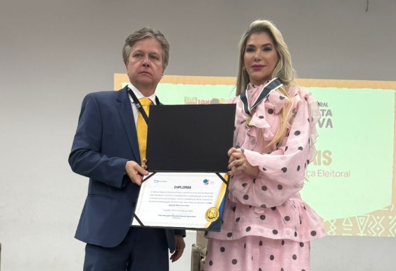 Juíza Lídia Carvalho recebe Medalha do Mérito da Ouvidoria