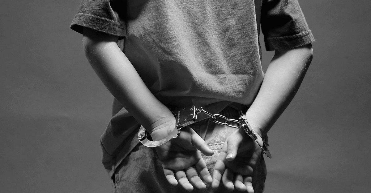 Homem é preso ao ser pego com arma caseira dentro de ônibus em Manaus