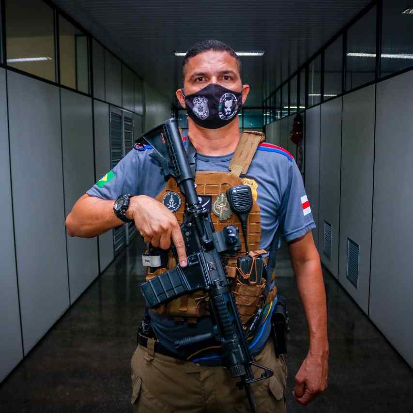 Homem é preso após matar esposa na frente dos filhos no Amazonas