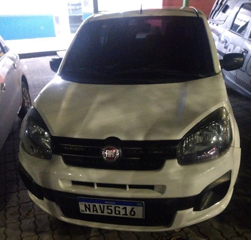 Dupla é presa passeando com carro roubado em Manaus