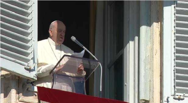 Papa Francisco revela que reza por vítimas das chuvas no Brasil