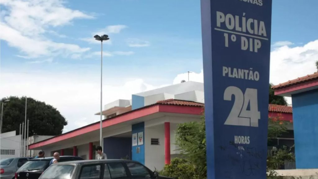 Foragido por falsificação é preso enquanto dava 'rolê' de moto em Manaus