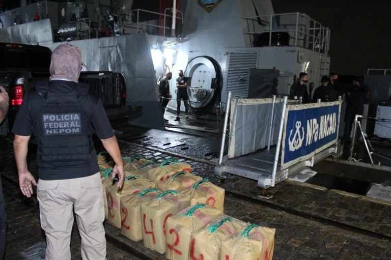 Polícia Federal e Marinha apreendem mais de 660 quilos de haxixe