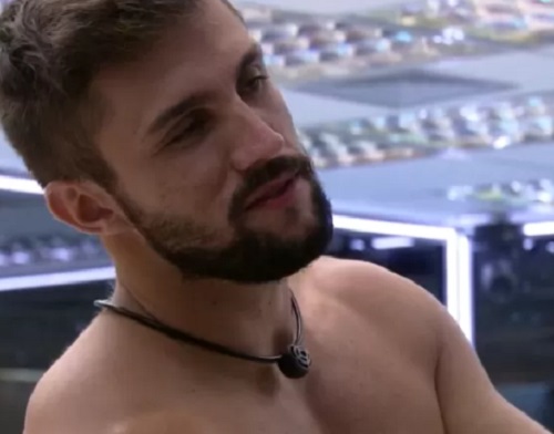 Arthur aposta em eliminação de Gil ao conversar com Rodolffo