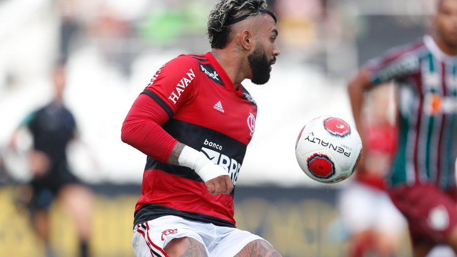 Vídeo: Gabigol sofre racismo ao ser chamado de 'macaco' em jogo contra Fluminense