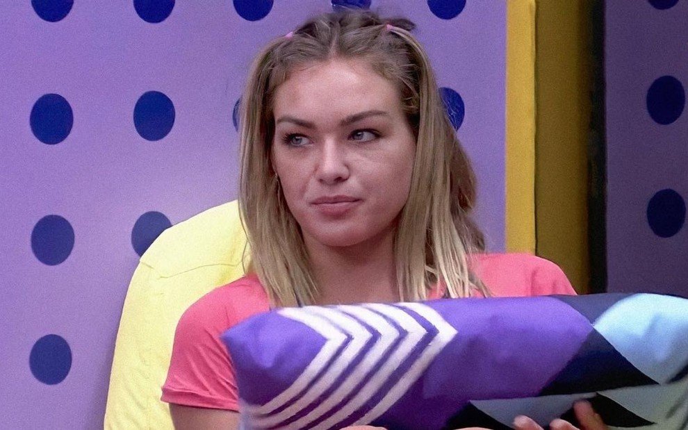 Bárbara se repreende ao falar de Douglas: 'quase falei uma expressão racista'