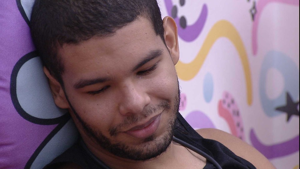 Apontado como figurante da edição, Vyni chora após jogo da discórdia