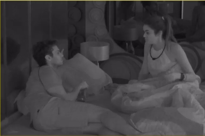 Lucas conta para Eslô que Natália pediu pulseira do VIP para Eliezer; vídeo