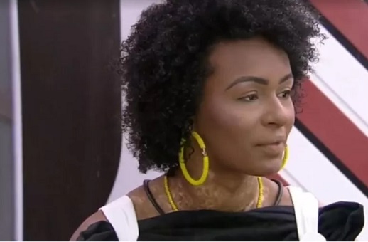 Natália reclama após levar estalecada: 'já fiquei braba'