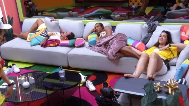  Lina aconselha Laís a procurar Arthur na festa do BBB22