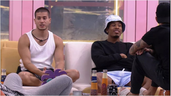 Arthur comenta aproximação de Eslovênia e Comadres: 'ficou estranho'