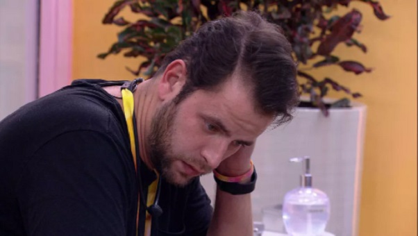 Líder Gustavo se arrepende após indicar PA ao paredão no BBB22