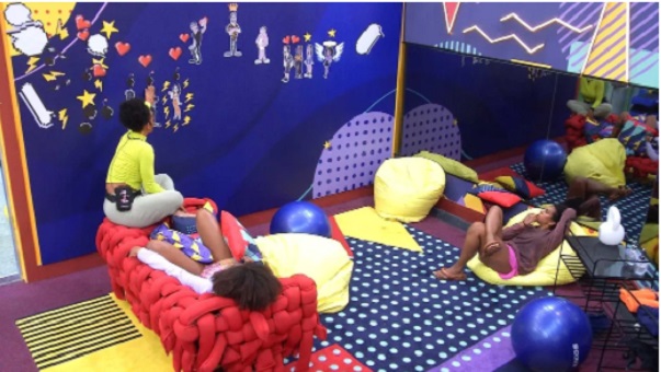 Comadres apostam na permanência de Eslo em disputa contra DG e PA no paredão