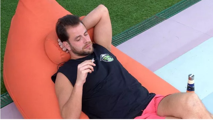 Gustavo se irrita ao ver Eliezer reclamar de paredões: 'ficou o jogo inteiro na sombra'