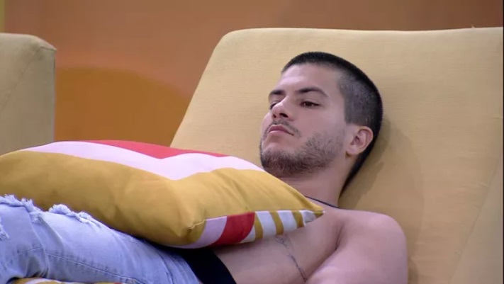 Arthur dá palpite sobre último paredão do BBB22: 'Acho que sou eu'