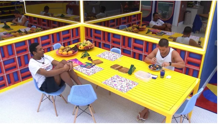 PA conta sobre convite para 'Farofa da Gkay'