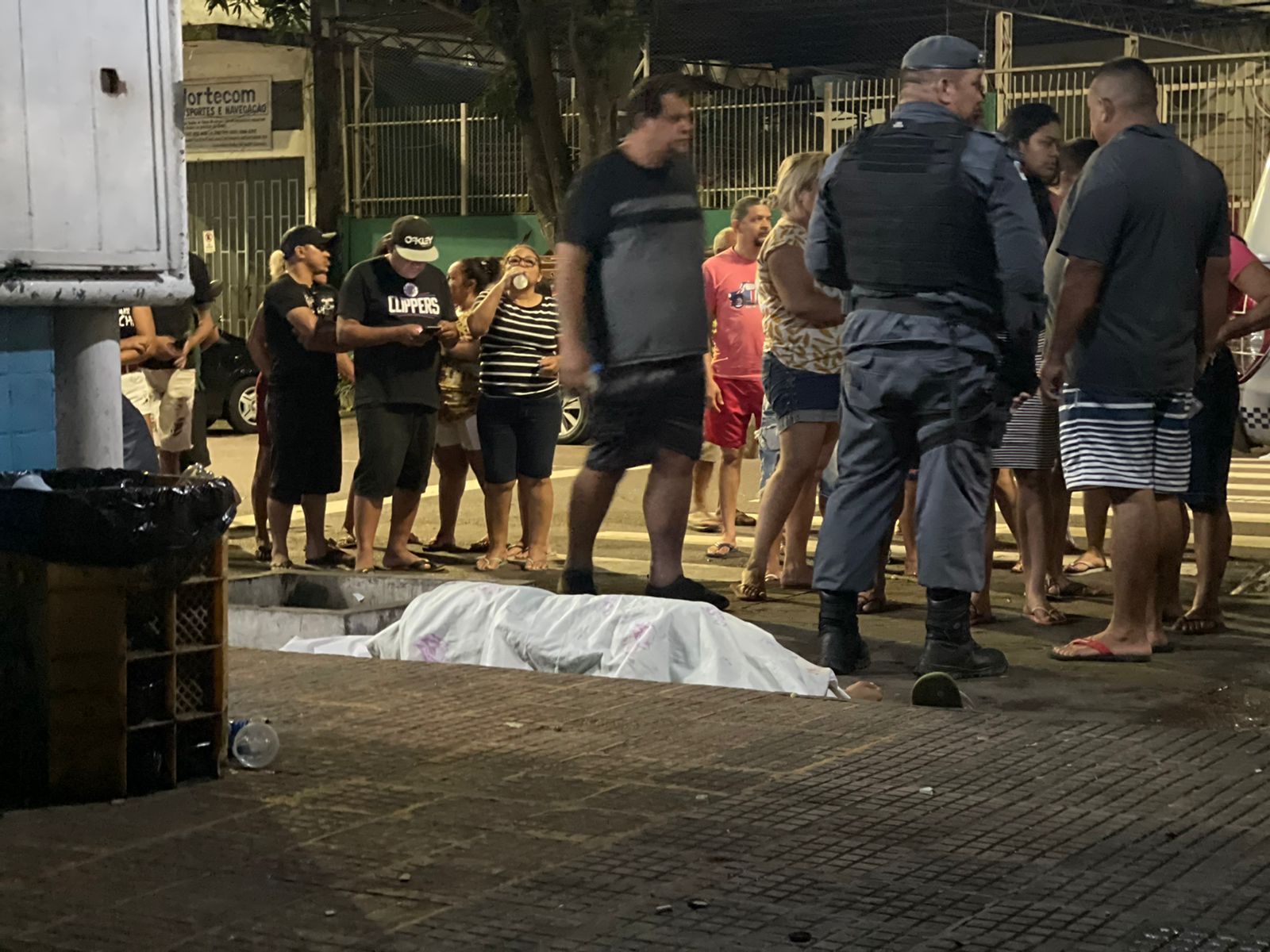 Homem é morto a tiros em bar na Orla do Amarelinho, em Manaus