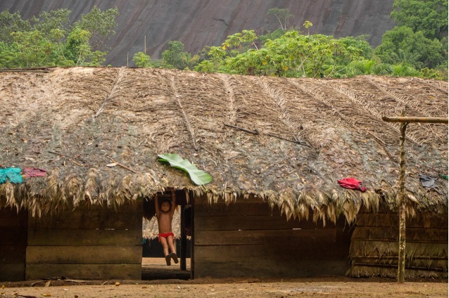 Defensoria apura casos de desnutrição e mortes de crianças Yanomami no Amazonas