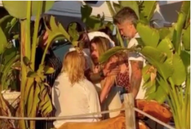 Bar lamenta racismo sofrido por filhos de Giovanna Ewbank