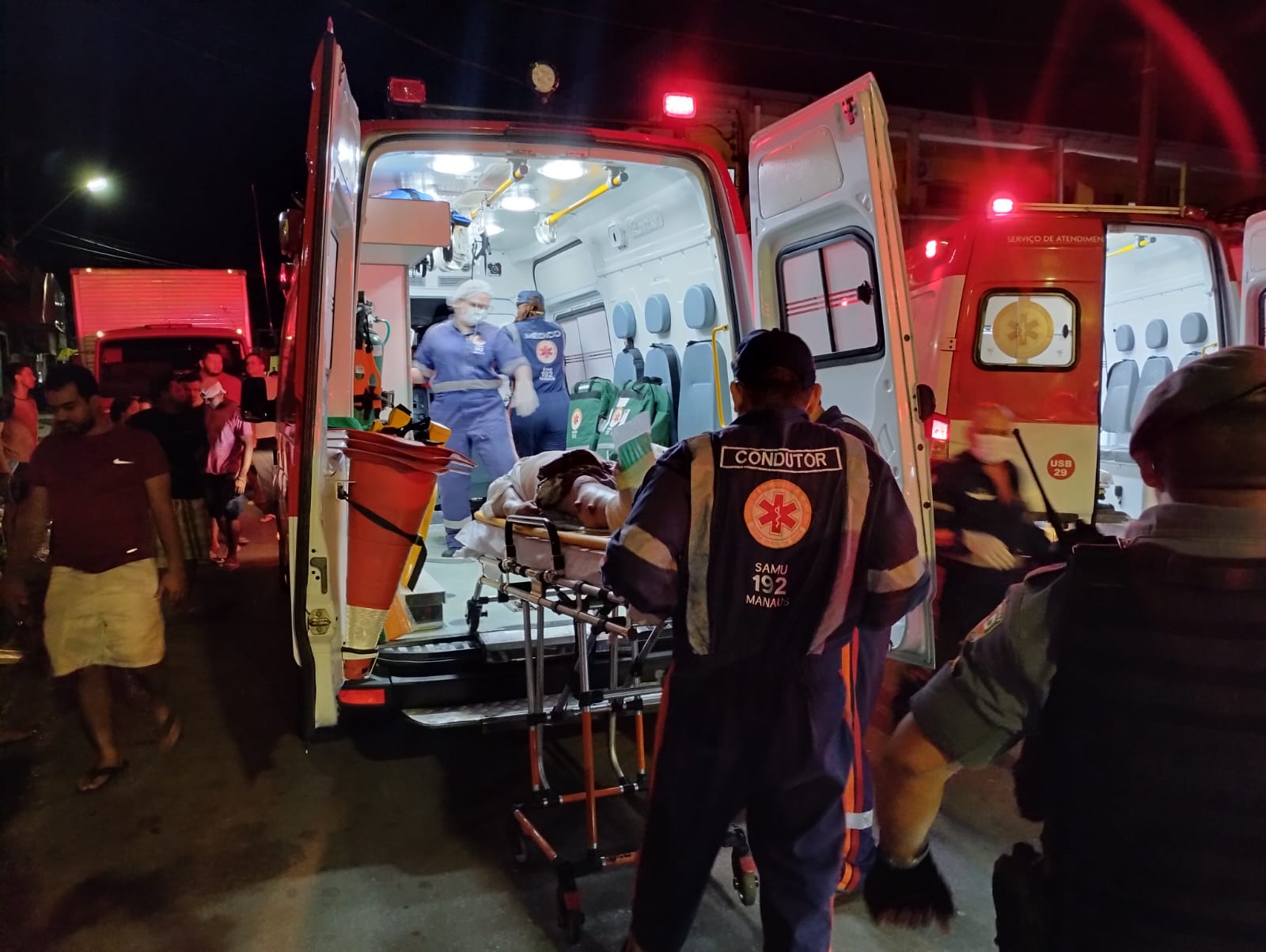 Idoso é atropelado por entregador ao tentar atravessar rua em Manaus