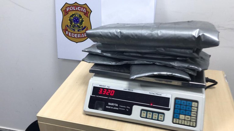 Mulher é presa com mais de 3kg de drogas no aeroporto 