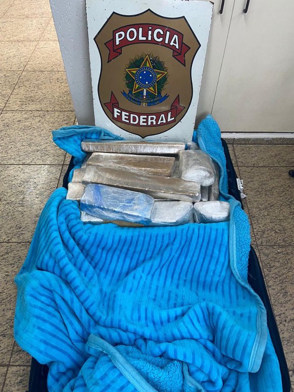 Jovem é presa ao tentar embarcar com 24kg de drogas em aeroporto