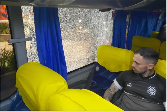 Ônibus do Figueirense é apedrejado após derrota para o Paysandu