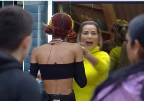 Deolane se irrita e bate boca com Ruivinha de Marte : 'hiena carniceira'