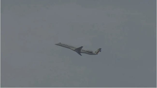 Avião com Bolsonaro arremete em aeroporto de Minas Gerais