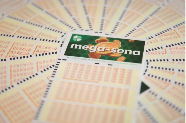 Maior prêmio da história: Mega-Sena pode pagar R$ 300 milhões hoje
