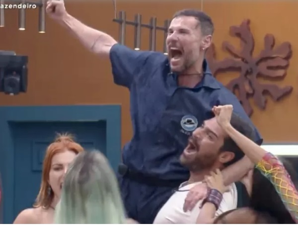 Alex comemora ao escapar da roça após vencer prova do fazendeiro