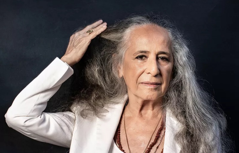 Maria Bethânia toma posse e se torna imortal na Academia de Letras