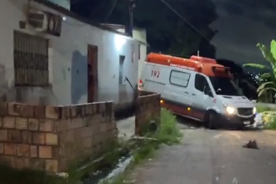 Homem é morto a tiros no meio da rua em Manaus